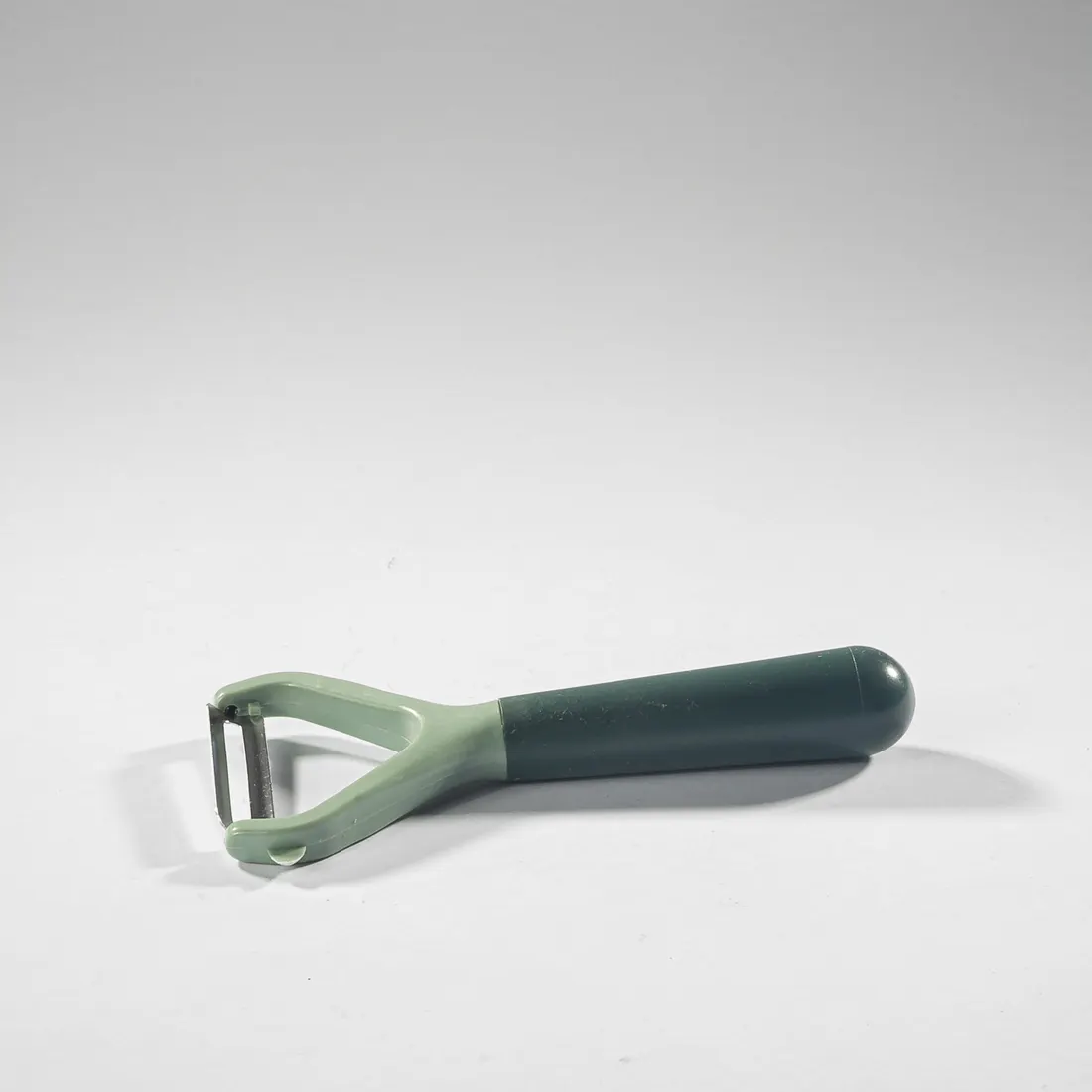 Peeler, Plastic Deluxe